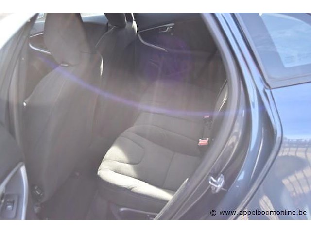 Personenwagen volvo, v40, datum eerste insch 08/11/2017, yv1mv7481j2466882, 1969cm³, 88kw, diesel, euro 6b, kilometerstand 194787km - afbeelding 6 van  17