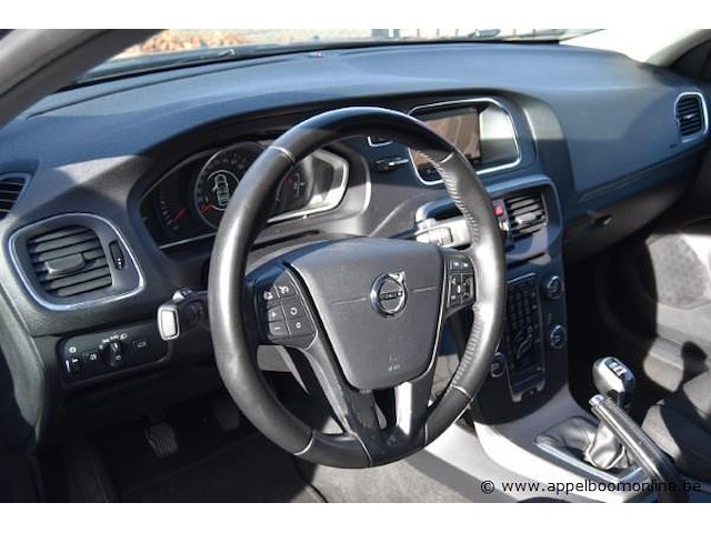 Personenwagen volvo, v40, datum eerste insch 09/10/2017, yv1mv7481j2461668, 1969cm³, 88kw, diesel, euro 6b, kilometerstand 225403km - afbeelding 2 van  16