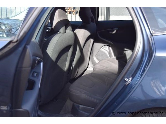 Personenwagen volvo, v40, datum eerste insch 09/10/2017, yv1mv7481j2461668, 1969cm³, 88kw, diesel, euro 6b, kilometerstand 225403km - afbeelding 7 van  16