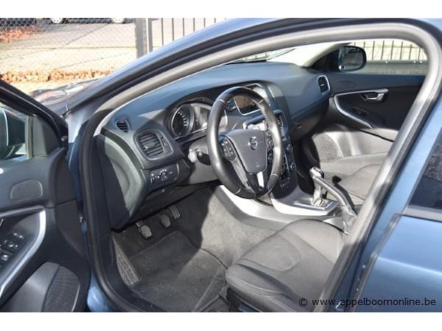 Personenwagen volvo, v40, datum eerste insch 09/10/2017, yv1mv7481j2461668, 1969cm³, 88kw, diesel, euro 6b, kilometerstand 225403km - afbeelding 16 van  16