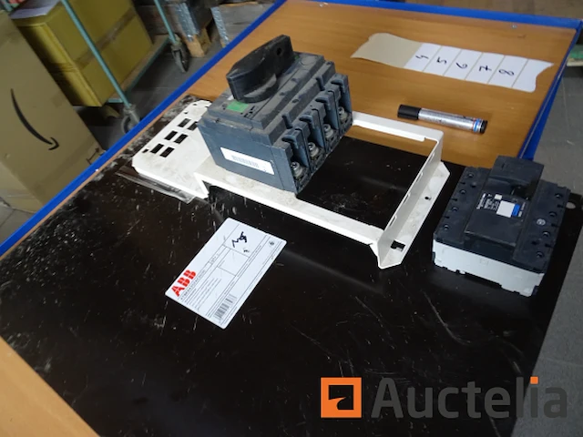 Pertinax montageplaat eh3m80eh, circuit breaker, schakelaar - afbeelding 1 van  7