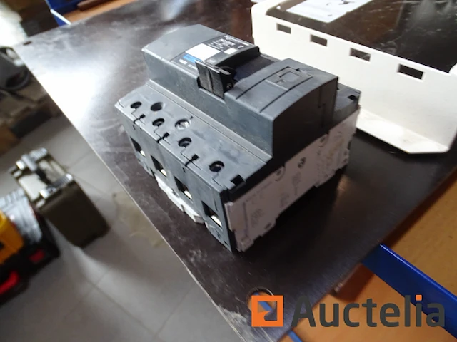 Pertinax montageplaat eh3m80eh, circuit breaker, schakelaar - afbeelding 3 van  7