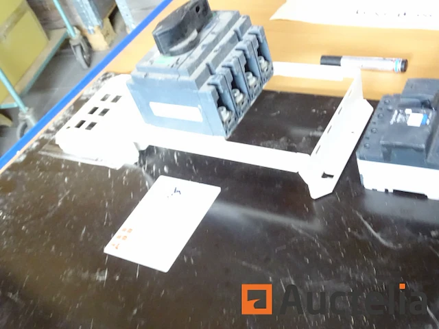 Pertinax montageplaat eh3m80eh, circuit breaker, schakelaar - afbeelding 6 van  7