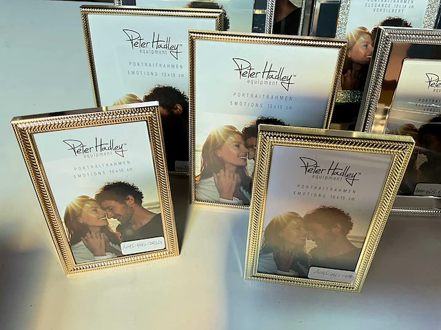 Peter hadley diverse kleuren en maten fotolijsten o.a. verzilverd (19x) - afbeelding 3 van  10