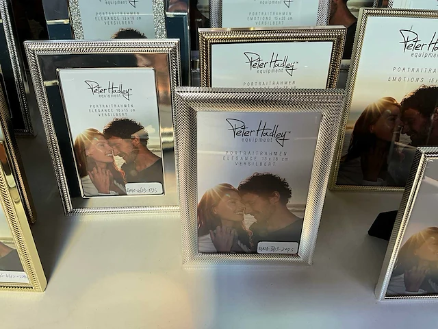 Peter hadley diverse kleuren en maten fotolijsten o.a. verzilverd (19x) - afbeelding 4 van  10