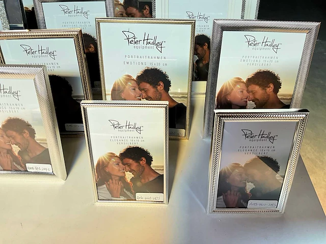 Peter hadley diverse kleuren en maten fotolijsten o.a. verzilverd (19x) - afbeelding 5 van  10