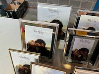 Peter hadley diverse kleuren en maten fotolijsten o.a. verzilverd (19x) - afbeelding 8 van  10