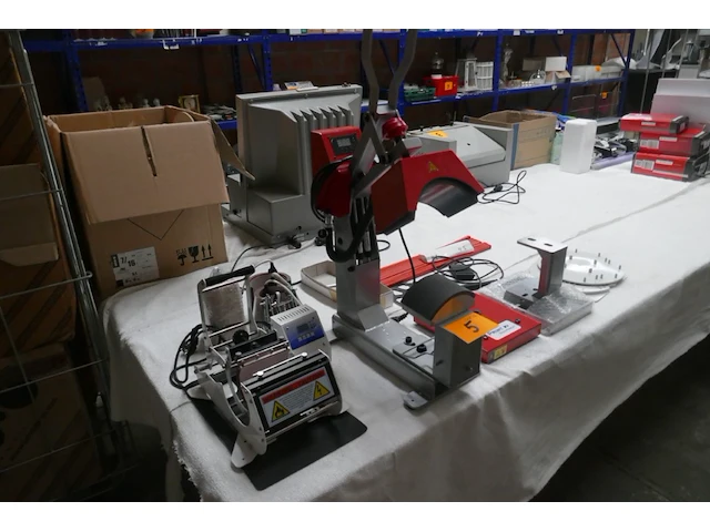 Pettenpres print equipment + tassenpres print - afbeelding 1 van  8