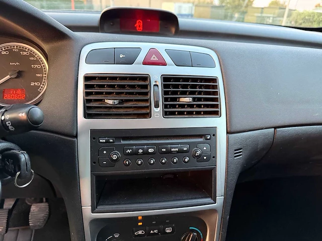 Peugeot - 2005 - 307 - personenauto - afbeelding 13 van  21