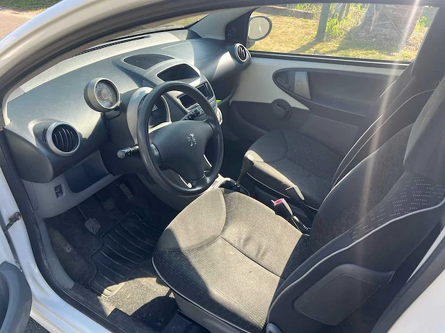 Peugeot - 2009 - 107 - personenauto - afbeelding 9 van  28