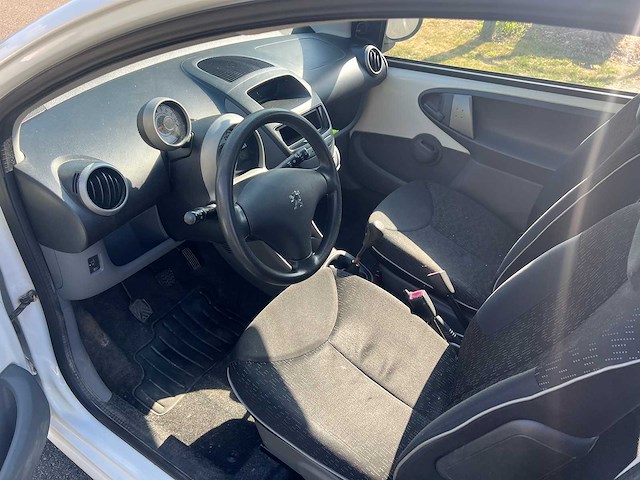 Peugeot - 2009 - 107 - personenauto - afbeelding 14 van  28