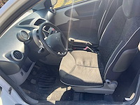 Peugeot - 2009 - 107 - personenauto - afbeelding 15 van  28