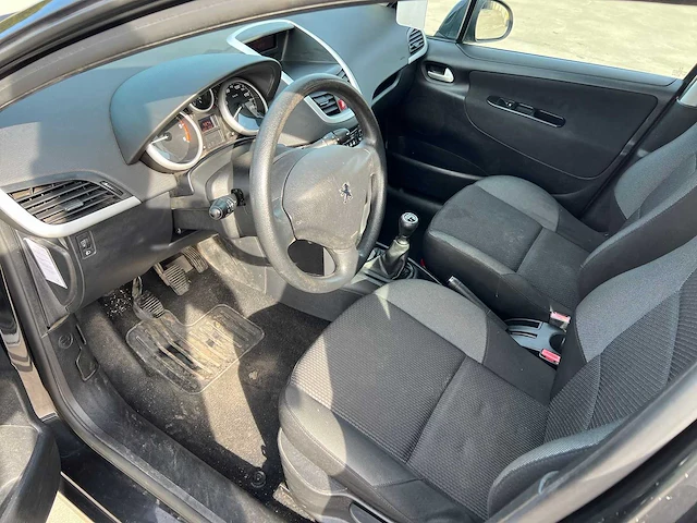 Peugeot - 2011 - 207 - personenauto - afbeelding 11 van  31
