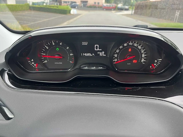 Peugeot - 2013 - 208 - personenauto - afbeelding 15 van  24