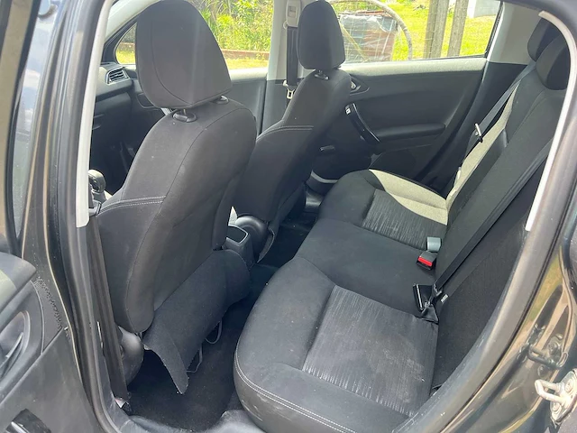Peugeot - 2014 - 208 - personenauto - afbeelding 13 van  27