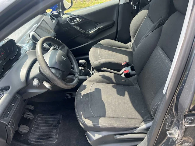 Peugeot - 2014 - 208 - personenauto - afbeelding 14 van  27