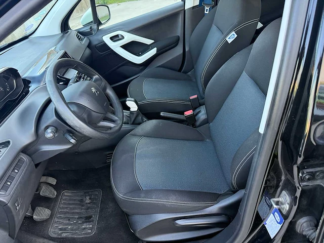 Peugeot - 2017 - 208 - personenauto - afbeelding 6 van  22