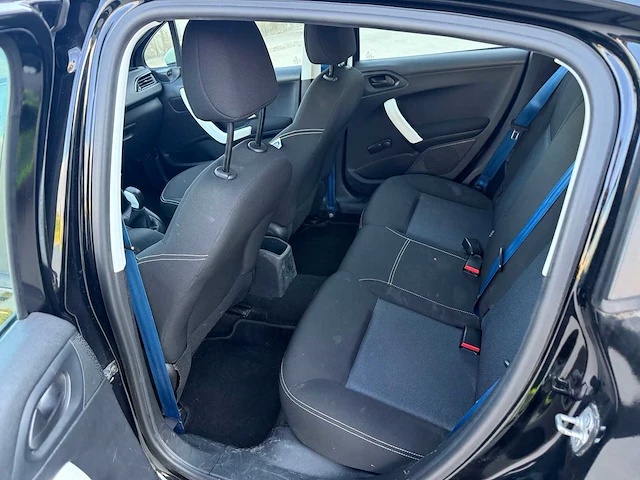 Peugeot - 2017 - 208 - personenauto - afbeelding 7 van  22