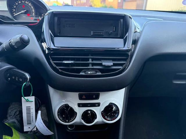 Peugeot - 2017 - 208 - personenauto - afbeelding 10 van  22