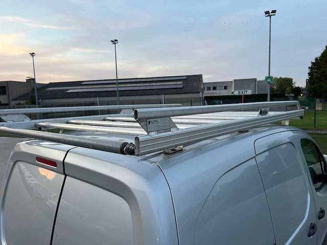 Peugeot - 2018 - partner - personenauto - afbeelding 5 van  18
