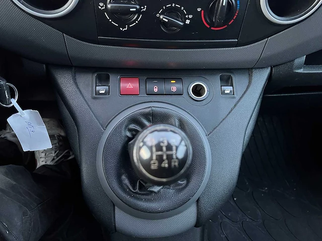 Peugeot - 2018 - partner - personenauto - afbeelding 9 van  18
