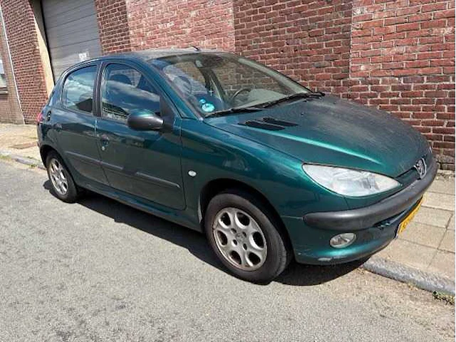 Peugeot - 206 - 1.4 gentry - car - 2001 - afbeelding 15 van  18