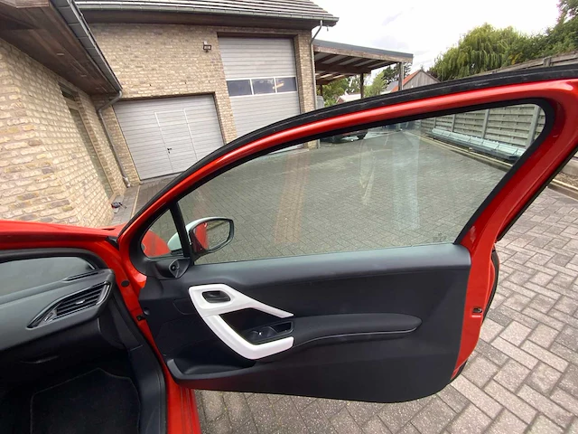 Peugeot - 208 - c - car - 2018 - afbeelding 7 van  26