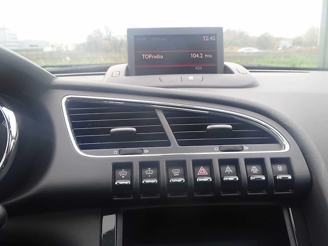 Peugeot - 3008 - personenauto - afbeelding 11 van  25