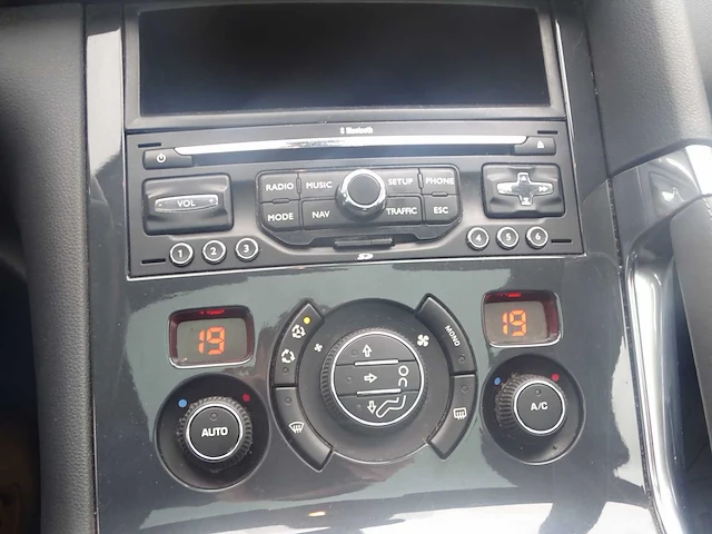 Peugeot - 3008 - personenauto - afbeelding 13 van  25