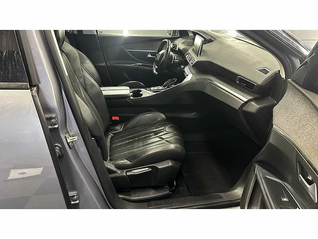 Peugeot - 5008 - gt-line - personenauto - afbeelding 2 van  31