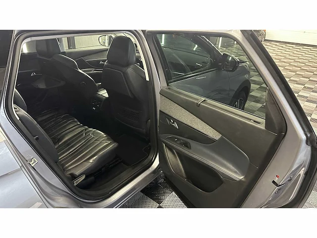 Peugeot - 5008 - gt-line - personenauto - afbeelding 13 van  31