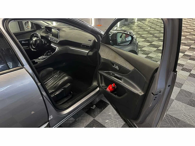 Peugeot - 5008 - gt-line - personenauto - afbeelding 14 van  31