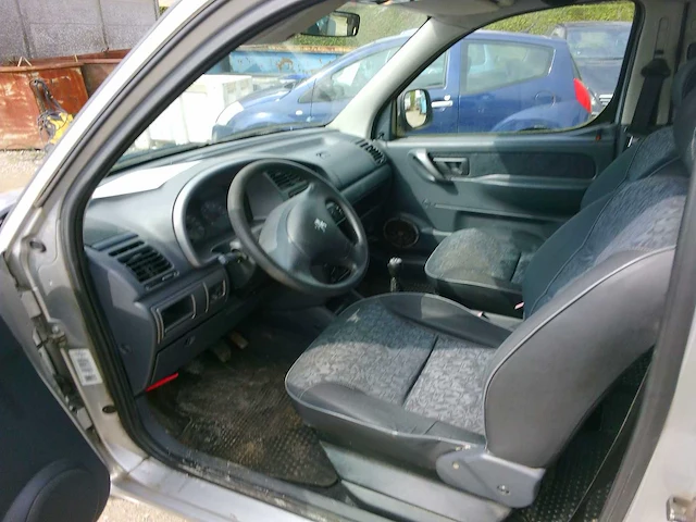 Peugeot - partner - personenauto - 2001 - afbeelding 7 van  9