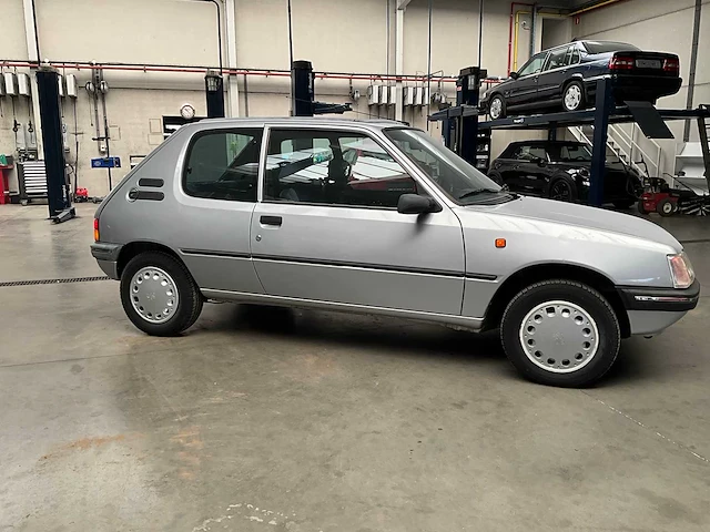 Peugeot - personenauto - afbeelding 22 van  27