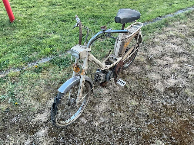 Peugeot 102 brommer - afbeelding 12 van  14