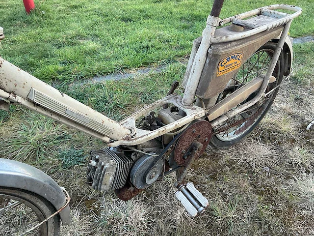 Peugeot 102 brommer - afbeelding 13 van  14