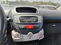 Peugeot 107 1 0i envy, 2012 - afbeelding 8 van  26