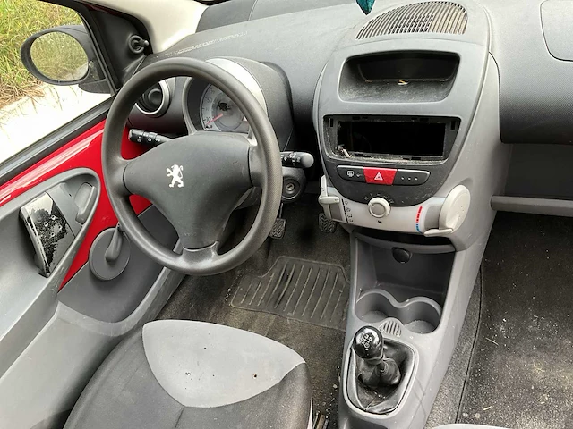 Peugeot 107 personenauto benzine - afbeelding 19 van  22