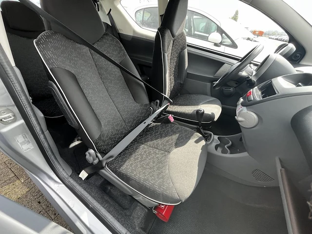 Peugeot 107,2010 - afbeelding 11 van  31