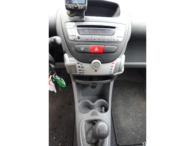 Peugeot 107 - afbeelding 14 van  15