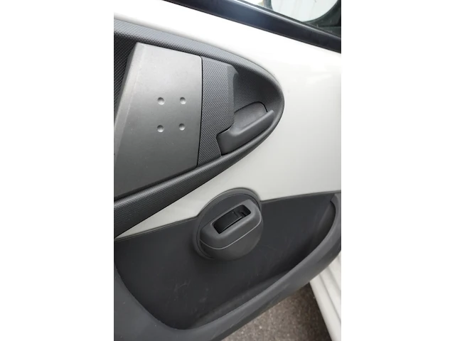 Peugeot 107 - afbeelding 15 van  15
