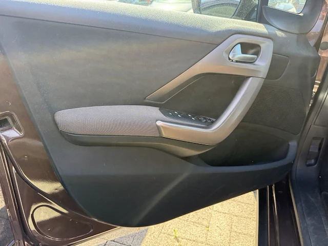 Peugeot 2008 1.2i puretech allure s&s 82, 2015 - afbeelding 6 van  25