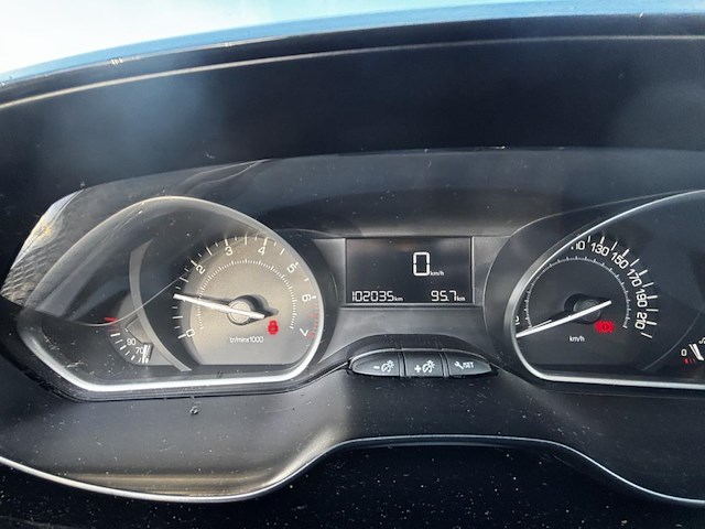 Peugeot 2008 1.2i puretech style,2017 - afbeelding 2 van  29