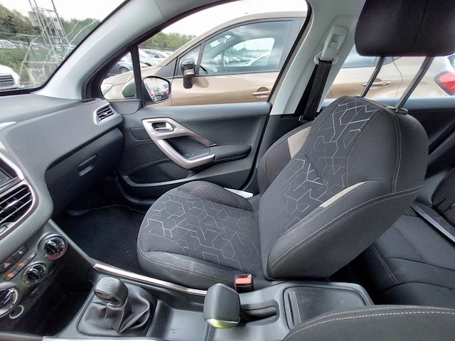 Peugeot 2008 2008 1.2i puretech active 82, 2014 - afbeelding 16 van  37