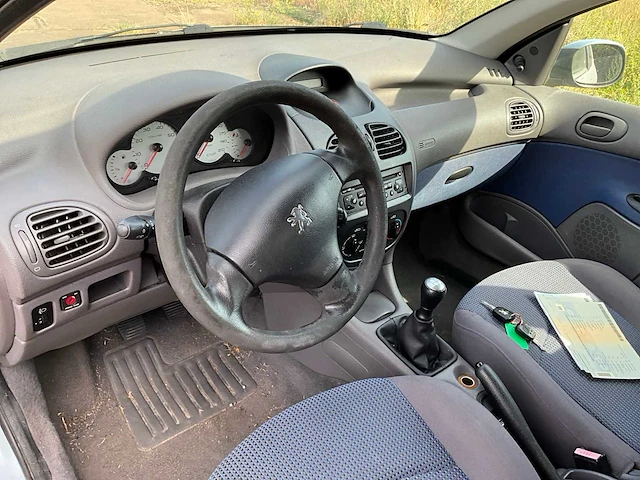 Peugeot 206 personenauto - afbeelding 11 van  27