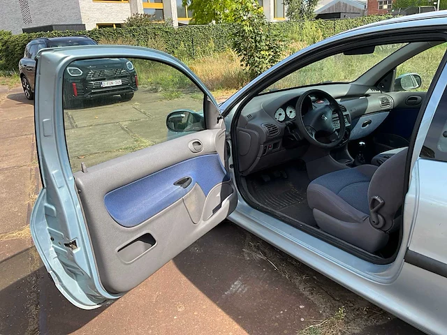Peugeot 206 personenauto - afbeelding 9 van  27