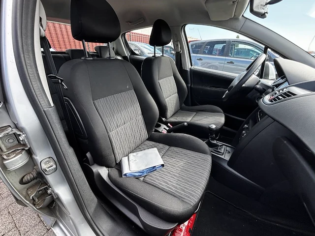 Peugeot 207 1.4i urban 73,2011 - afbeelding 16 van  34