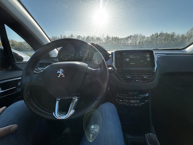 Peugeot 208 1.2 puretech allure s&s,2015 - afbeelding 2 van  27