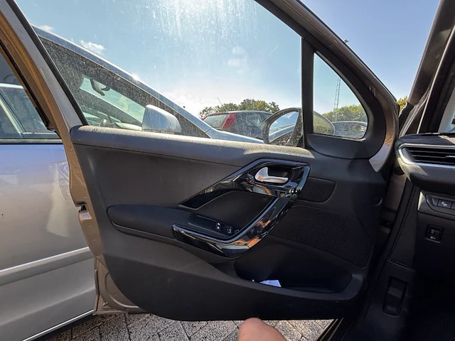 Peugeot 208 1.2i allure 82, 2014 - afbeelding 14 van  28