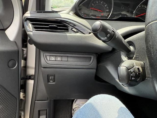 Peugeot 208, 2013 - afbeelding 10 van  25